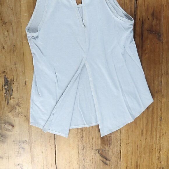 REEBOK LIGHT GREY SPLIT BACK TANK TOP SIZE SMALL - Picture 5 of 5